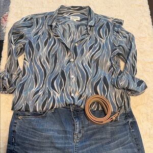 Hartford Blue and White Button Down Shirt